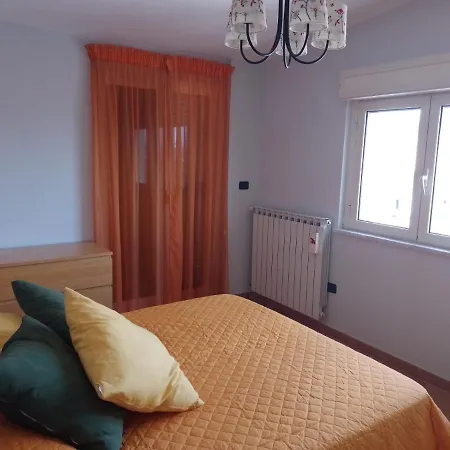 Uno Sguardo Sui Tetti Nápoly