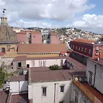 Uno Sguardo Sui Tetti * نابولي